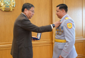 Ерболат Досаев вручил госнаграды от имени Президента