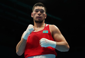 Бокстан ӘЧ: Нұрбек Оралбай алғашқы жекпе-жегінде жеңіске жетті