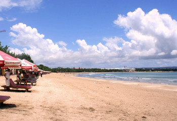 Турист тым көп. Бали аралы саяхатшылар санын шектейді