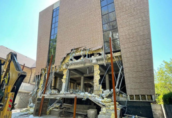 Алматыда заңсыз салынған құрылыс сот шешімі бойынша бұзылды