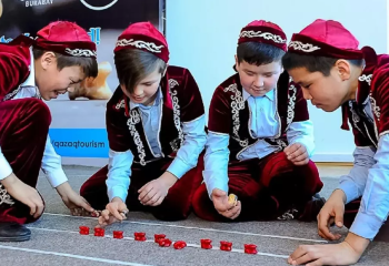 Ұлытауда асық атудан сайысқа 10 мың оқушы жиналды