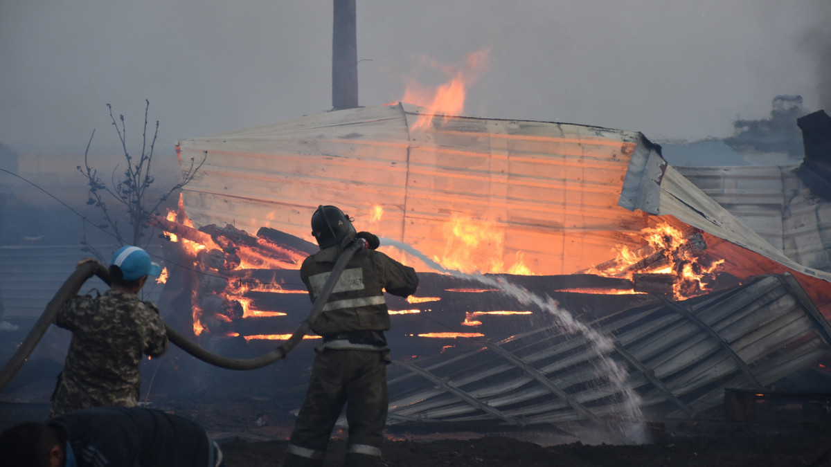 9 домов сгорели на окраине Петропавловска