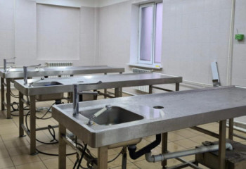 Атырауда мәйітхана қызметкері марқұмдардың туысынан ақша алып келген