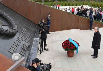 Қасым-Жомарт Тоқаев Ржевтегі совет солдатына арналған мемориалға барды