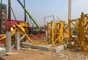 Астанада құрылыс басында кран құлады