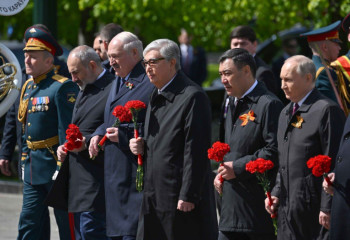 Қасым-Жомарт Тоқаев Мәскеуде Жеңіс күніне арналған әскери парадқа барды