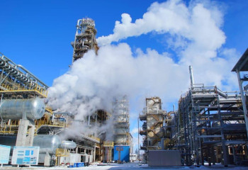 Атырау мұнай өңдеу зауытының мұржасында тағы газ алауы жанды