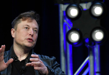 Илон Маск WhatsApp мессенджеріне сенуге болмайтынын мәлімдеді