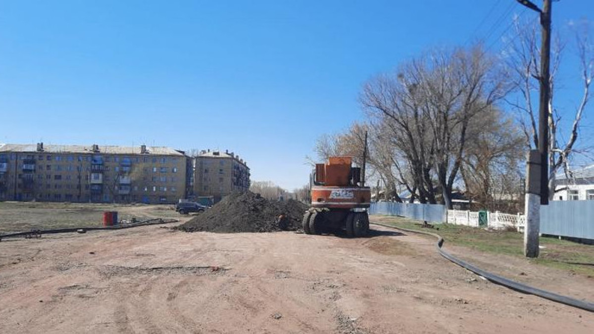Новый водопровод проводят в поселок Карагандинской области