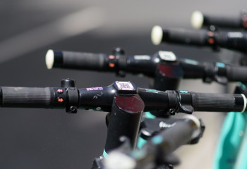 Электр самокат тізгіндеу үшін енді жүргізуші куәлігі қажет