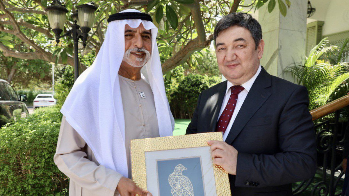 Министр информации встретился с министром толерантности и мирного сосуществования ОАЭ