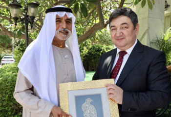 Министр информации встретился с министром толерантности и мирного сосуществования ОАЭ