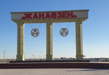 Снова голодовка: безработные устроили акцию протеста перед акиматом в Жанаозене