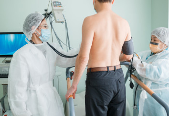 Қандай адамның жүрегі оң жағында болады?