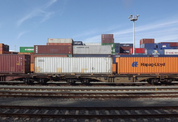 Қарағанды облысында пойыз үстіне шығып, тоқ соққан жасөспірімнің жағдайы ауыр