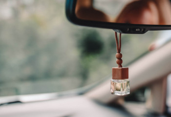 АЗС оштрафован на миллион тенге за отсутствие маркировки освежителя воздуха на казахском языке