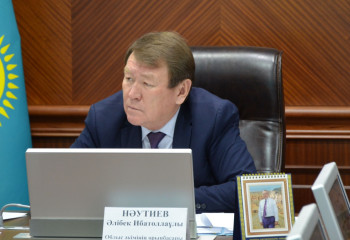 Мүдделі болмай отыр. Сенатор тауар өндірушілерді сынға алды