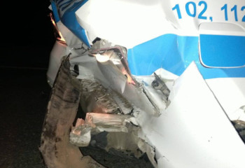 Уснул за рулем и въехал в патрульное авто таксист в Павлодарской области