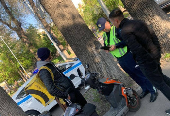 В Алматы взялись за водителей мопедов: полиция за три дня выявила 62 нарушителя