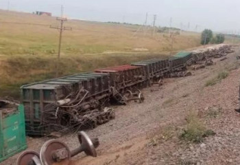 В Шымкенте 18 вагонов сошли с рельсов