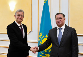 Kazakh FM receives U.S. Ambassador