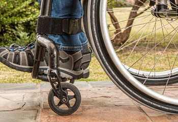 Минздрав опроверг информацию о лишении детей с инвалидностью права на лечение