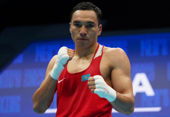 Үшінші қазақ боксшысы финалға шықты