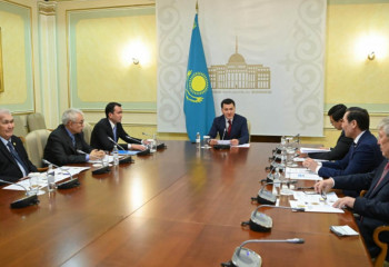 Госорганам поручили усилить контроль за пропагандой госсимволов