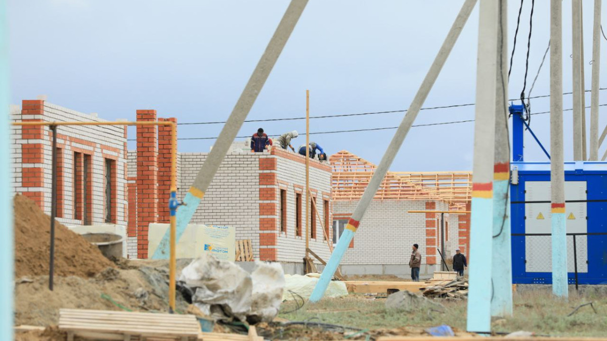 Завершается строительство домов для пострадавших от паводка жителей поселка Кобда