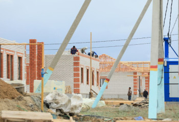 Завершается строительство домов для пострадавших от паводка жителей поселка Кобда