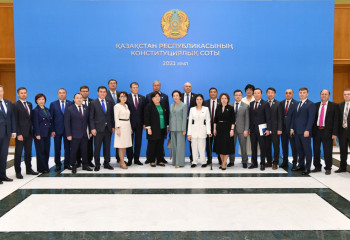 Сенат депутаттары Конституциялық соттың судьяларымен кездесті