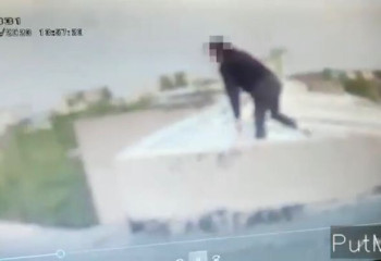 Екібастұзда ер адам жоғары қабаттан секіріп кете жаздады