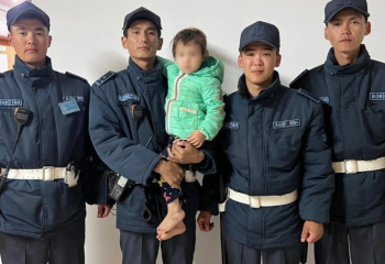 Ақтөбеде ұландықтар жоғалған қызды ата-анасымен қауыштырды