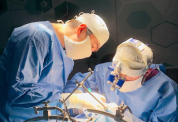 В Семее у пациента удалили опухоль головного мозга с помощью системы BRAINLAB