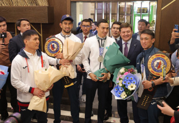 В столичном аэропорту встретили призеров чемпионата мира по боксу