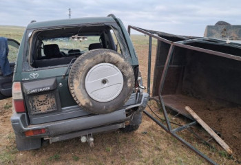 Павлодар облысында көлік жыраға аударылды