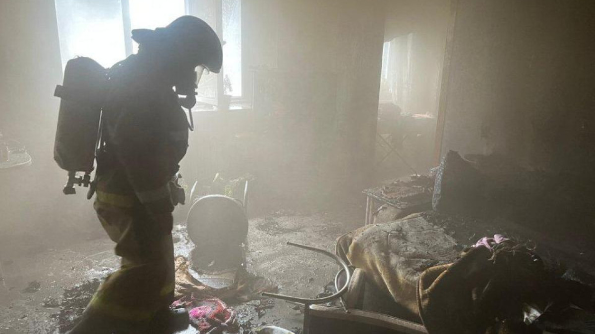 В городе Риддер ликвидирован пожар в жилом многоквартирном доме