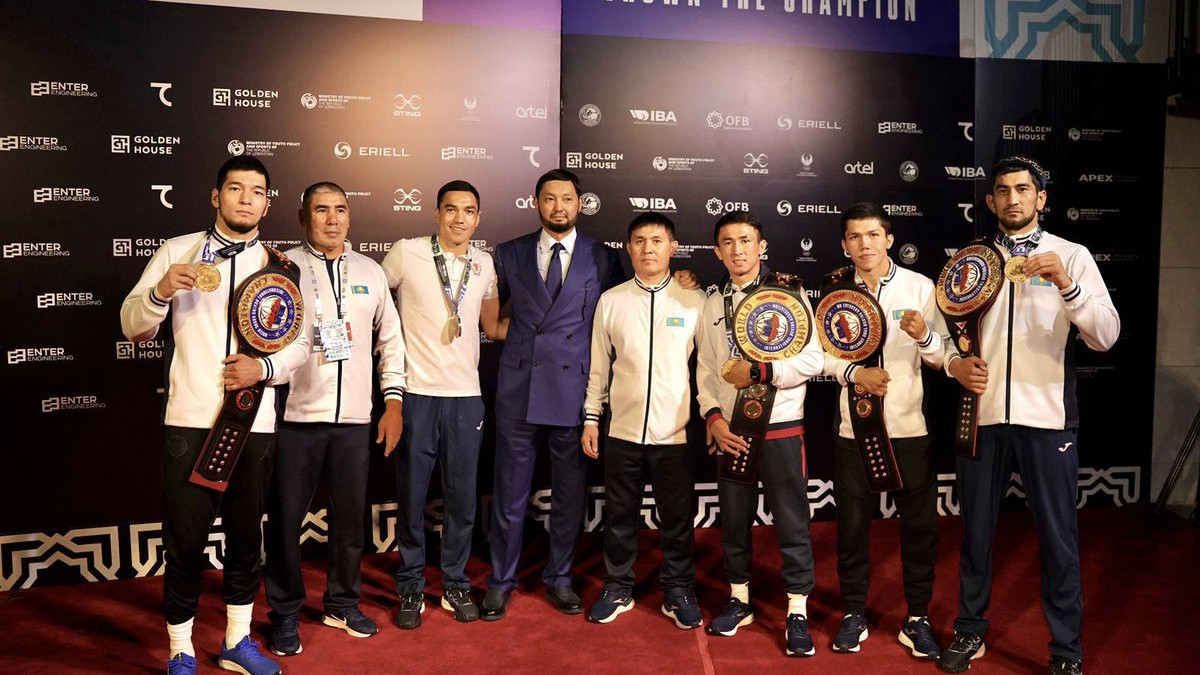 Головкин поздравил казахстанских боксеров с успешным выступлением на Чемпионате мира
