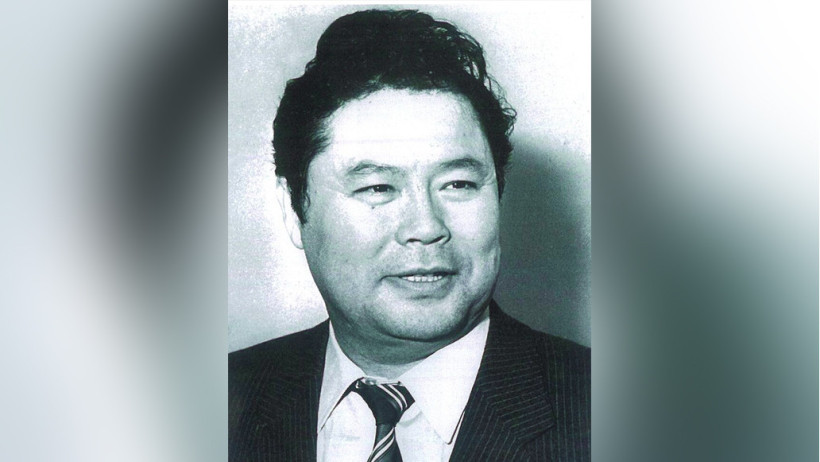  Сайын Мұратбеков 