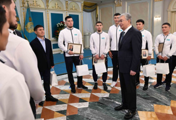 Мемлекет басшысы бокстан әлем чемпионатының жүлдегерлерін қабылдады
