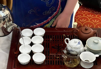 Астанчанам показали чайную церемонию