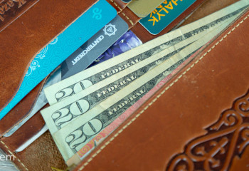 Курс доллара понизился на бирже и в обменниках