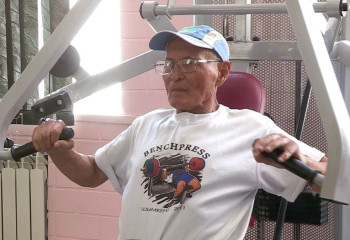 81-летний пенсионер из Шымкента удивляет своими способностями