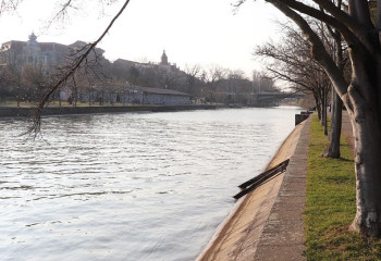 Девушка хотела прыгнуть с обрыва после ссоры с парнем в Лисаковске