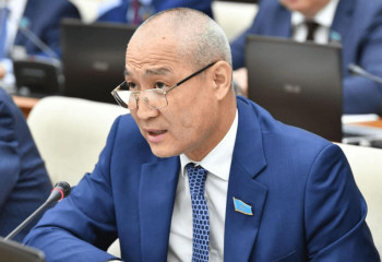 «Ғылым саласын жаңа бір деңгейге шығаратын тың идея көрмедім». Еділ Жаңбыршин министрдің жұмысын сынады