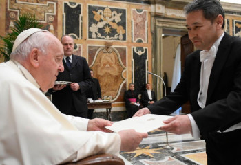 Қазақстан Елшісі Рим Папасы Францискке сенім грамоталарын табыс етті
