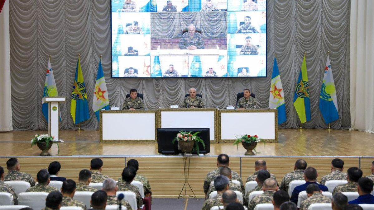 В вузы Казахстана хотят поступить порядка  4,5 тысяч солдат