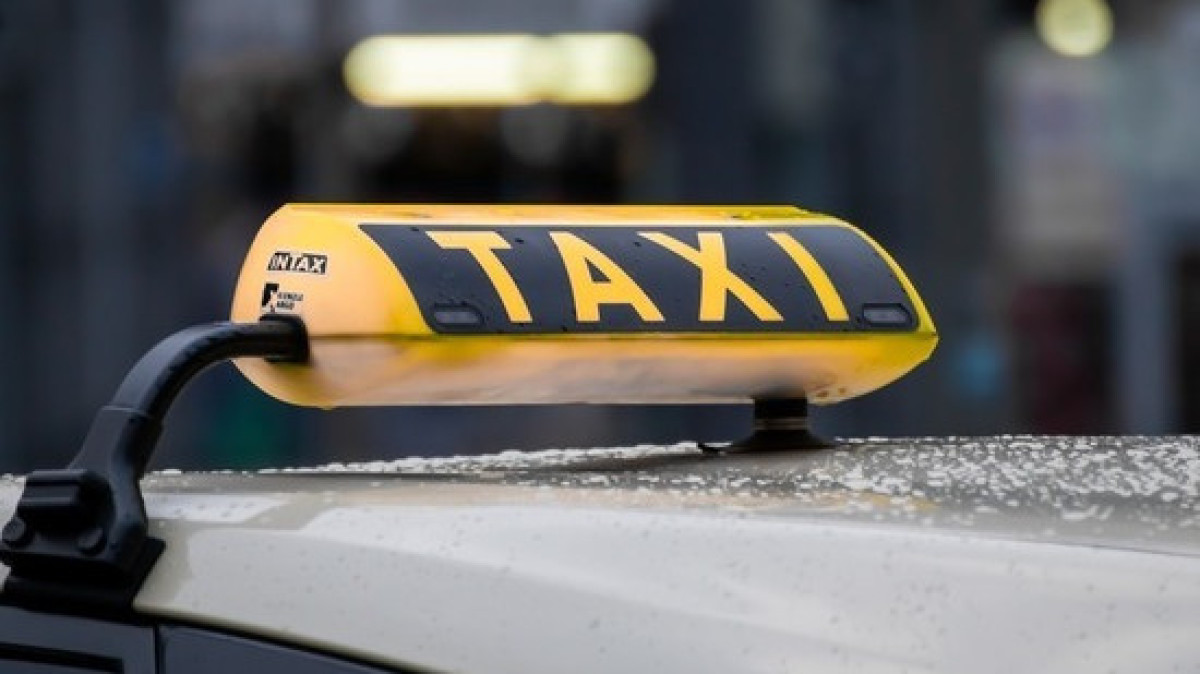 Қаскелеңде таксистер «Яндекс» қосымшасына қарсы наразылық акциясын өткізді