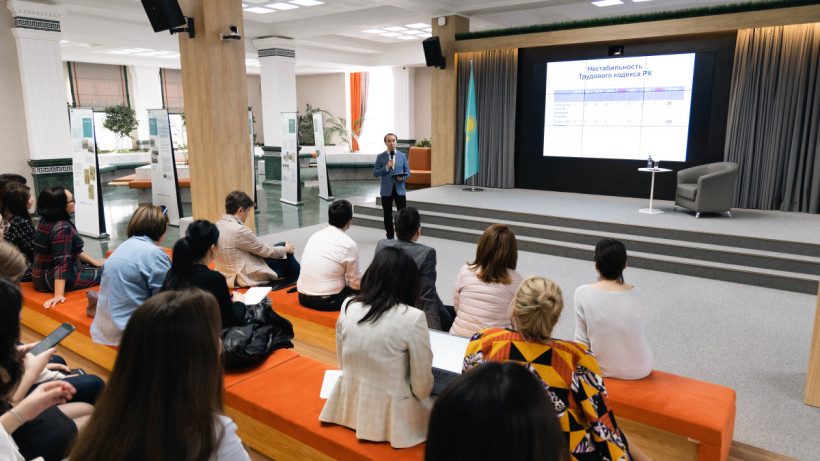  Maqsut Narikbayev University 