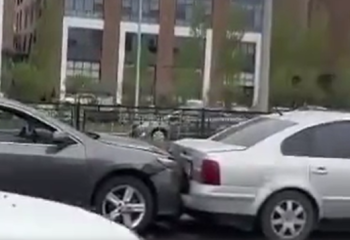 Астанада жүк көлігі үш көлікті соқты